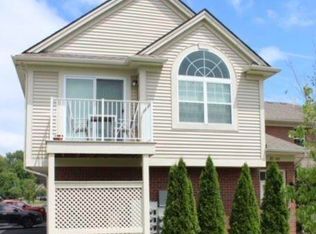 28248 S Pointe Ln, Chesterfield, MI 48051
