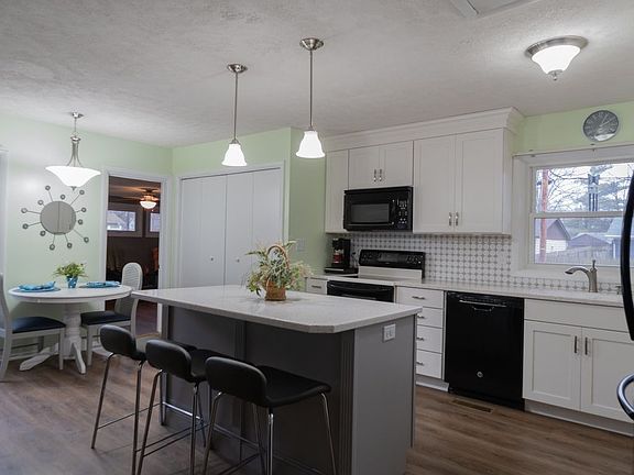4th image of 106 N Tyrone Dr