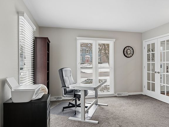 3rd image of 2504 Sun Valley Rd