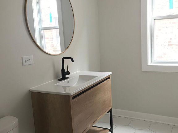 3rd image of 1819 N Karlov Ave #2