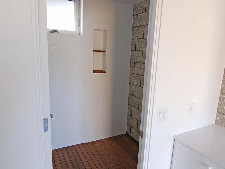 111 E Jason St — Photo 11
