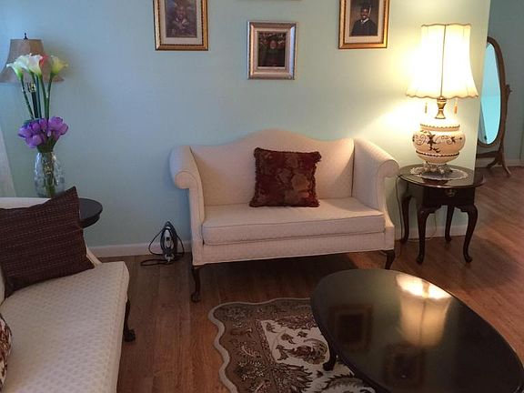 5th image of 233 Hearth Ct