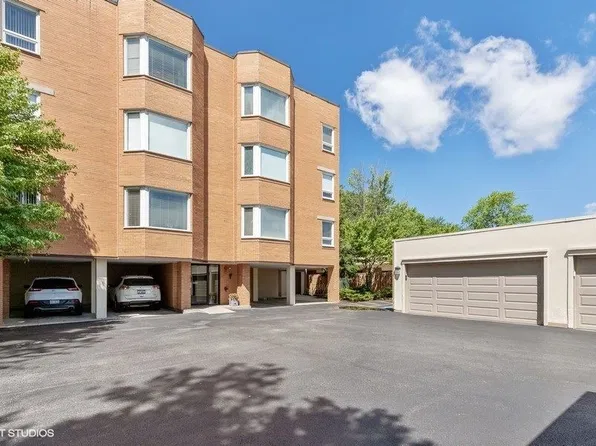 1635 N Milwaukee Ave APT 206, Libertyville, IL 60048