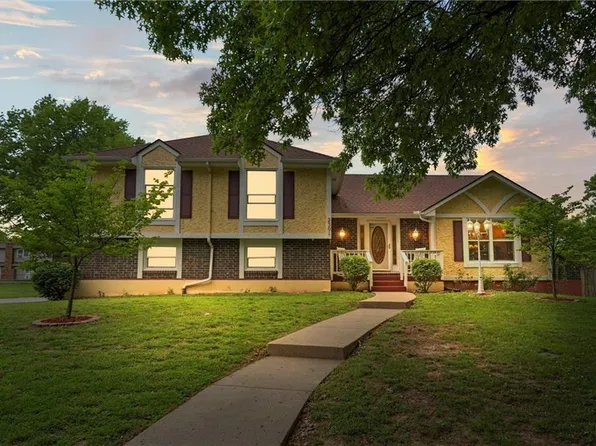 2301 SW Still Meadows Ln, Blue Springs, MO 64015