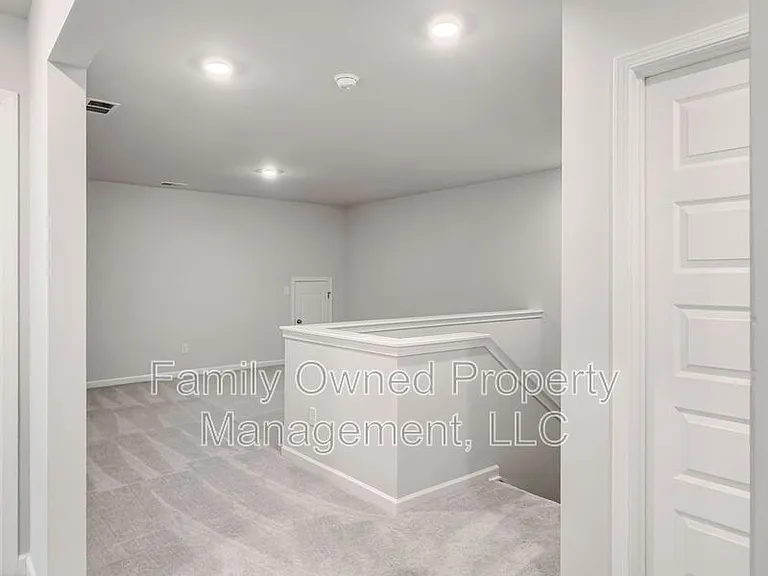 2048 Longhorn Ln — Photo 34