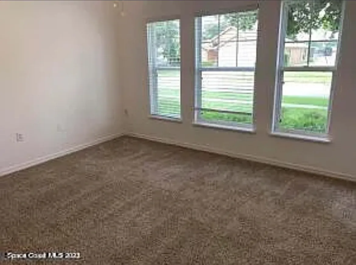 Building Photo - 1736 La Maderia Dr SW