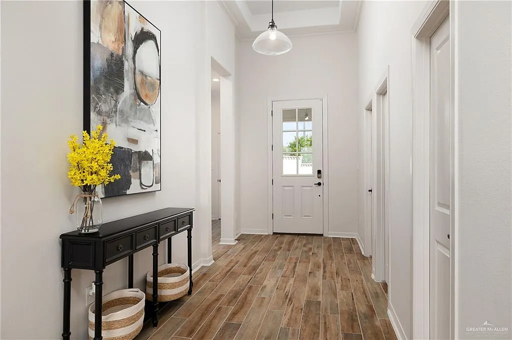 4 bed, 3.0 bath, 2706 sqft, $4,000 — Photo 3