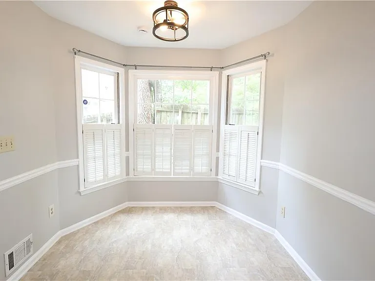 1359 Oakengate Dr — Photo 9