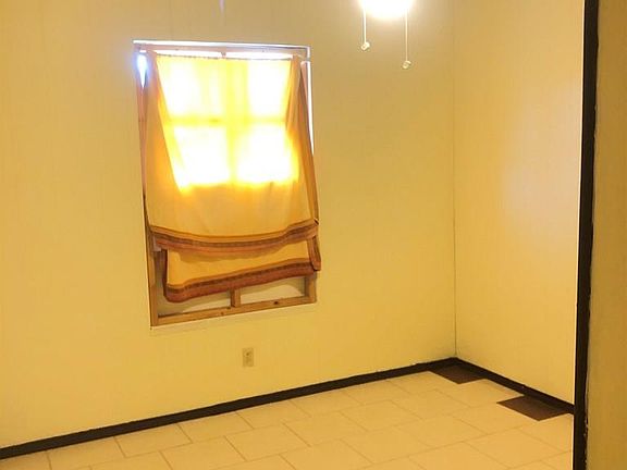 5th image of 14 Greenway Dr