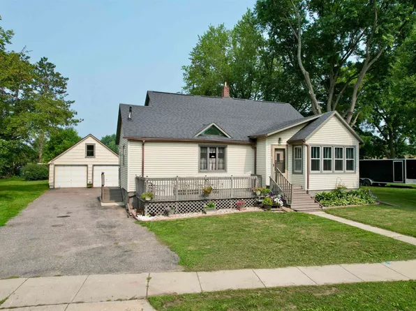 623 Grove St, Mauston, WI 53948
