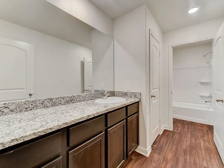 10902 Chatham Ct — Photo 14