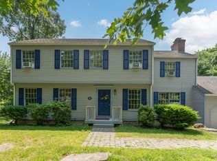 30 Michelle Ln, Guilford, CT 06437