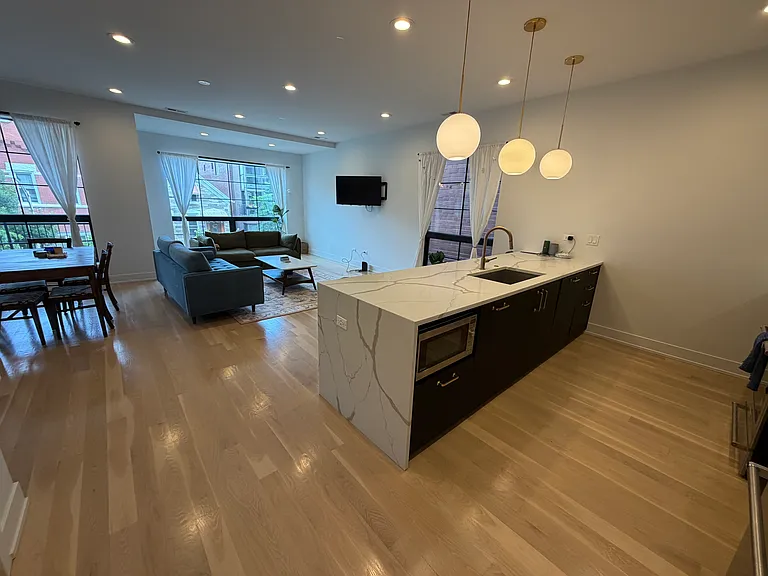 1238 N Bosworth Ave #201 — Photo 6