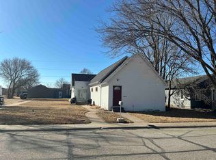 513 W 12th St, Cozad, NE 69130