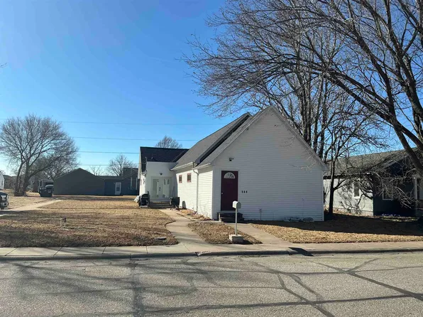 513 W 12th St, Cozad, NE 69130