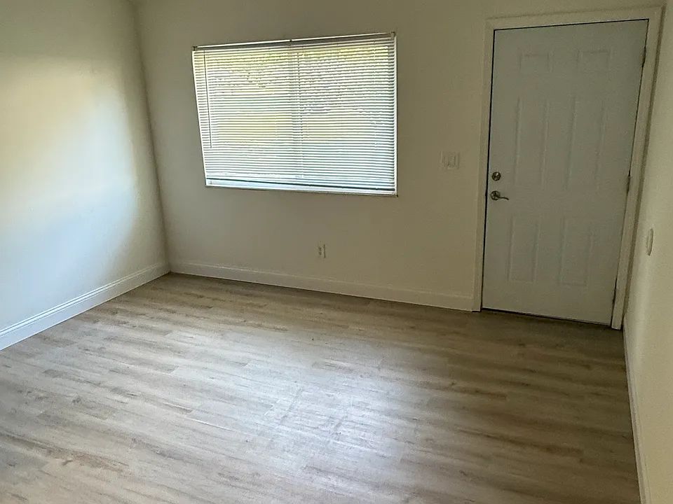 502 Village Dr #502