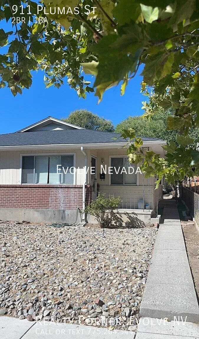 Quaint 2 Bed, 1 Bath Duplex Near Midtown — Photo 1