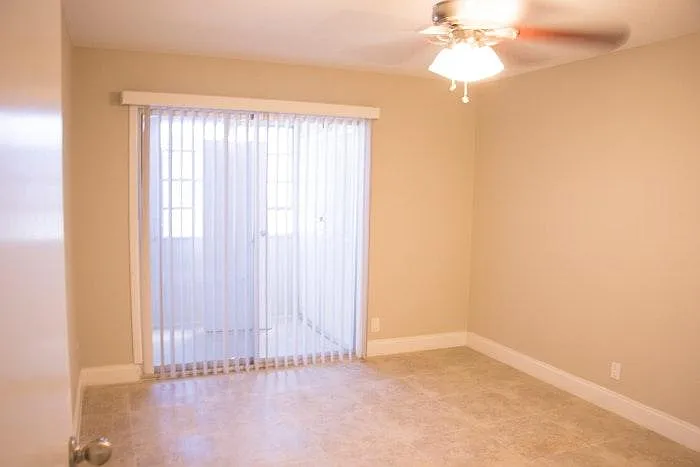 233 Brittany E — Photo 17