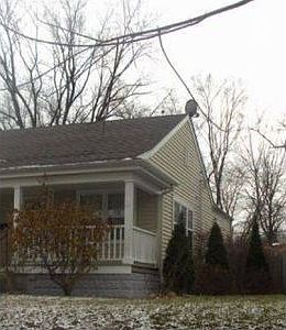2nd image of 1318 E Victoria St