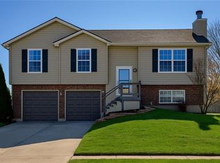 517 Lakeview Dr, Grain Valley, MO 64029