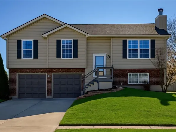 517 Lakeview Dr, Grain Valley, MO 64029