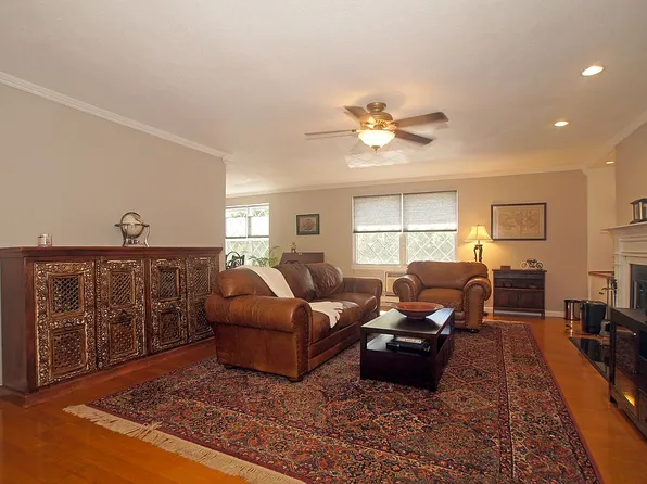 399 Sierra Vista Ln, Valley Cottage, NY 10989