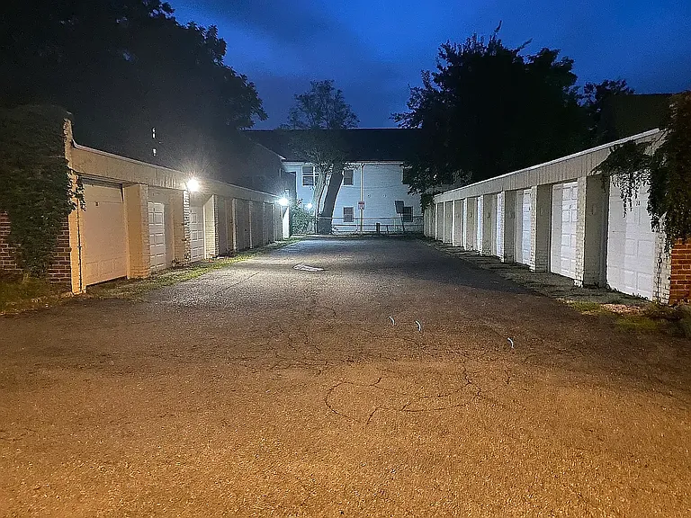 E Curtis St — Photo 18