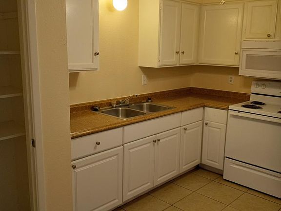 4th image of 138 E Ingram St APT B