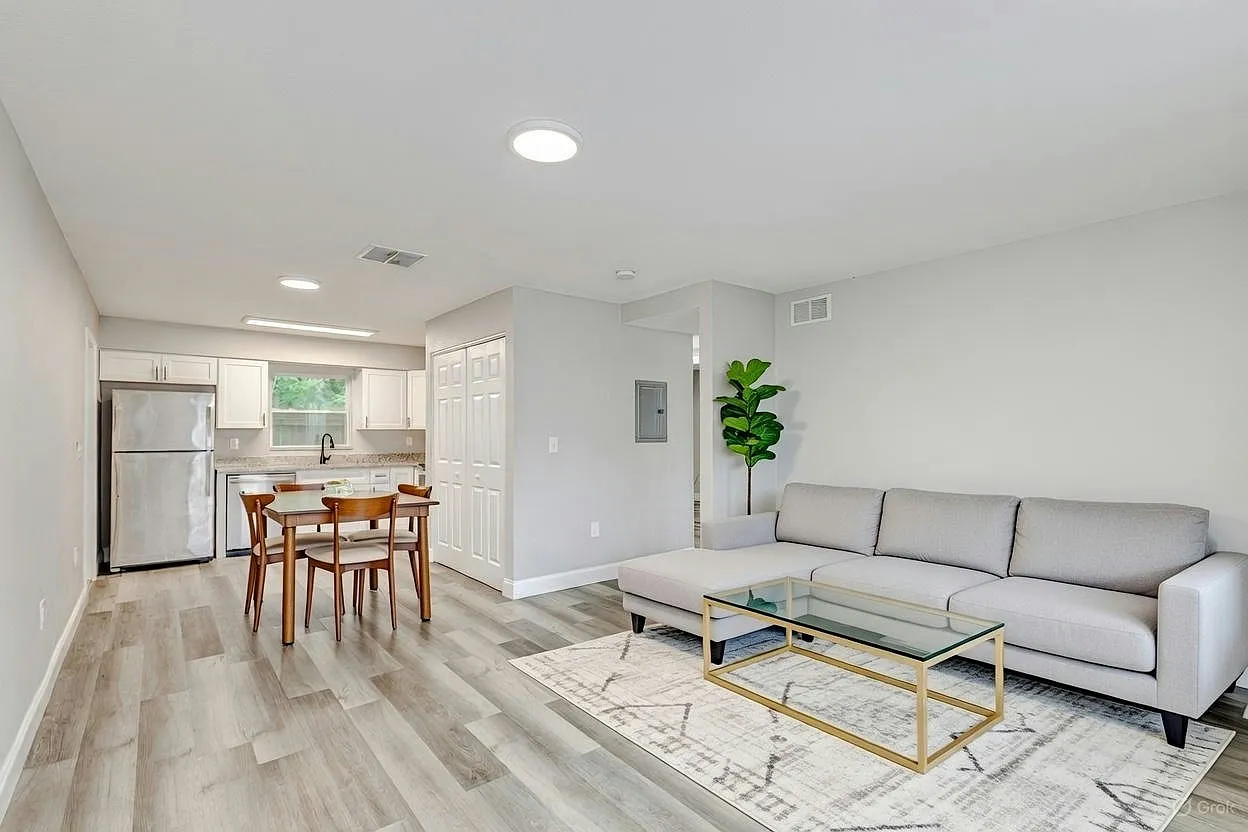 8725 North 50th Street, Unit D — Photo 1