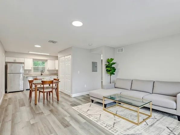8725 N 50th St APT D, Tampa, FL 33617