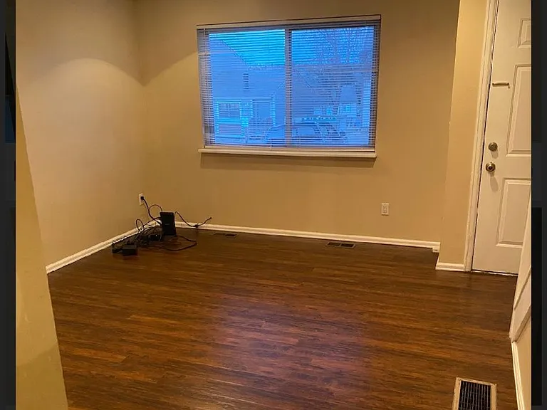 5520 Mansfield Ct — Photo 2