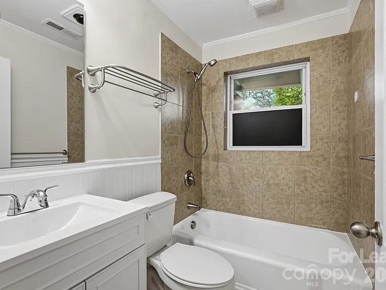 2525 Runnymede Ln — Photo 15