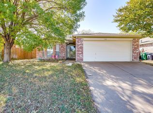 560 Blue Haze Dr, Fort Worth, TX 76108