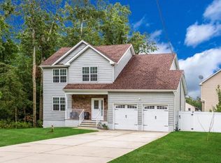 141 Forest Rd, Manchester, NJ 08759