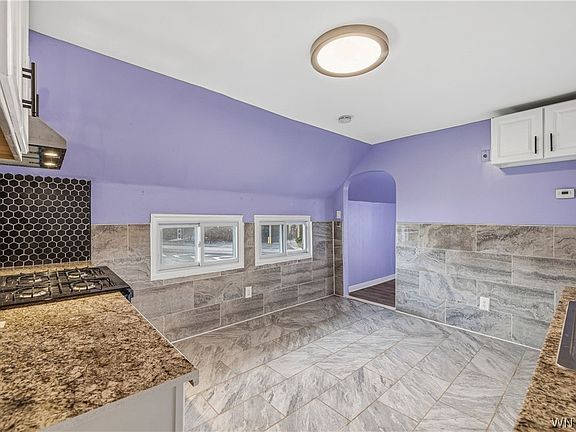 4th image of 25 Parkridge Ave