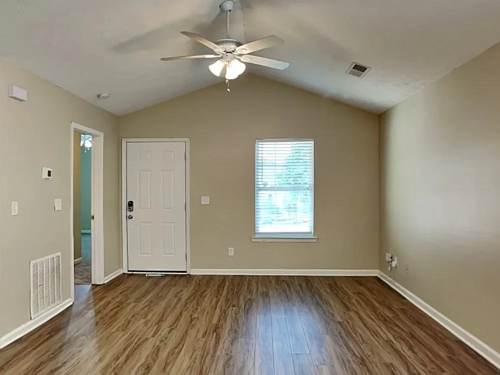 3 bed, 2.5 bath, 1755 sqft, $1,997 — Photo 2