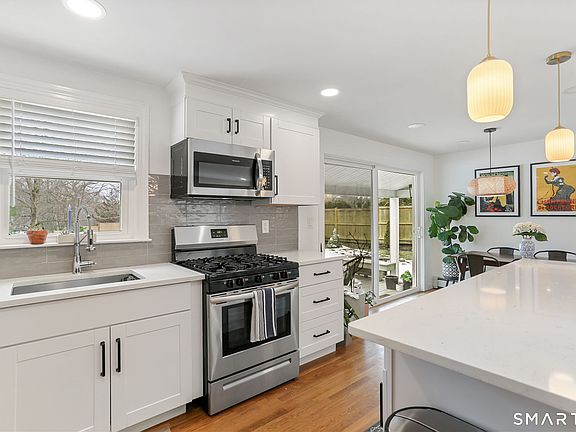 2nd image of 1353 Mill Plain Road