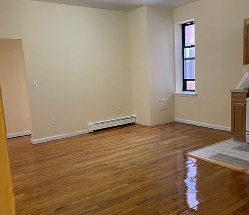 5th image of 6 Locust Hill Ave #3