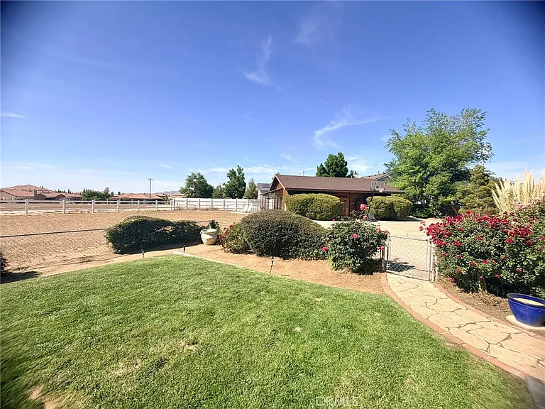 19230 Pinto Way — Photo 38