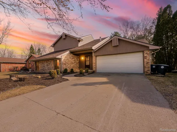 16330 Penn Dr, Livonia, MI 48154