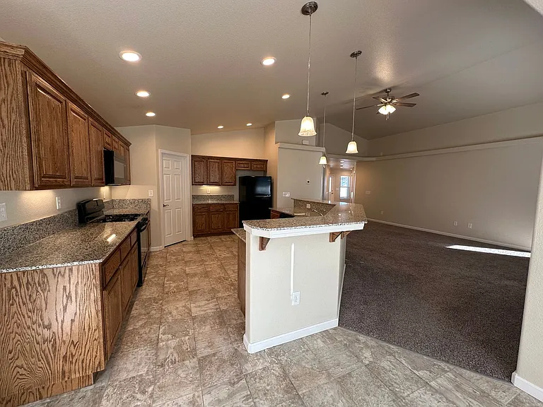 4561 Spaight Way — Photo 9