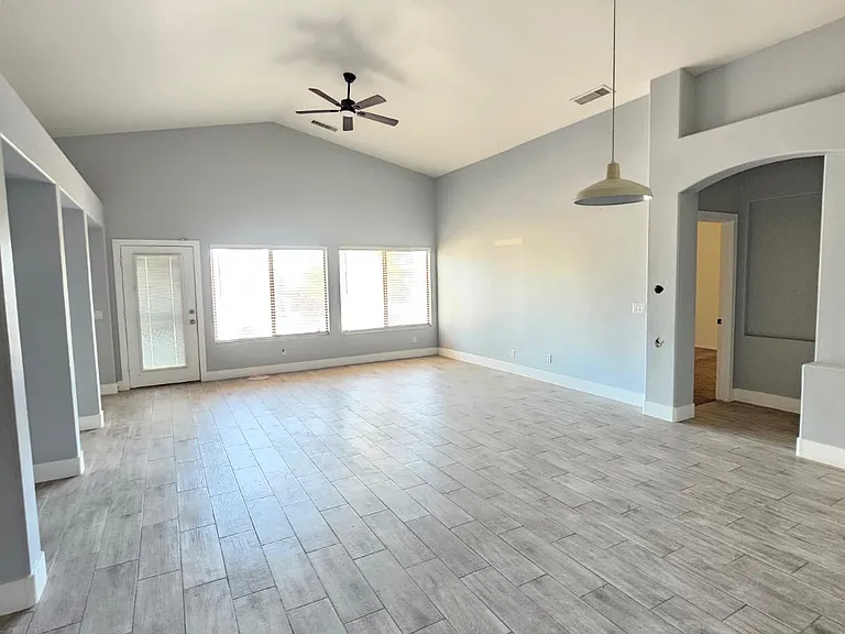 13335 W Lisbon Ln — Photo 5