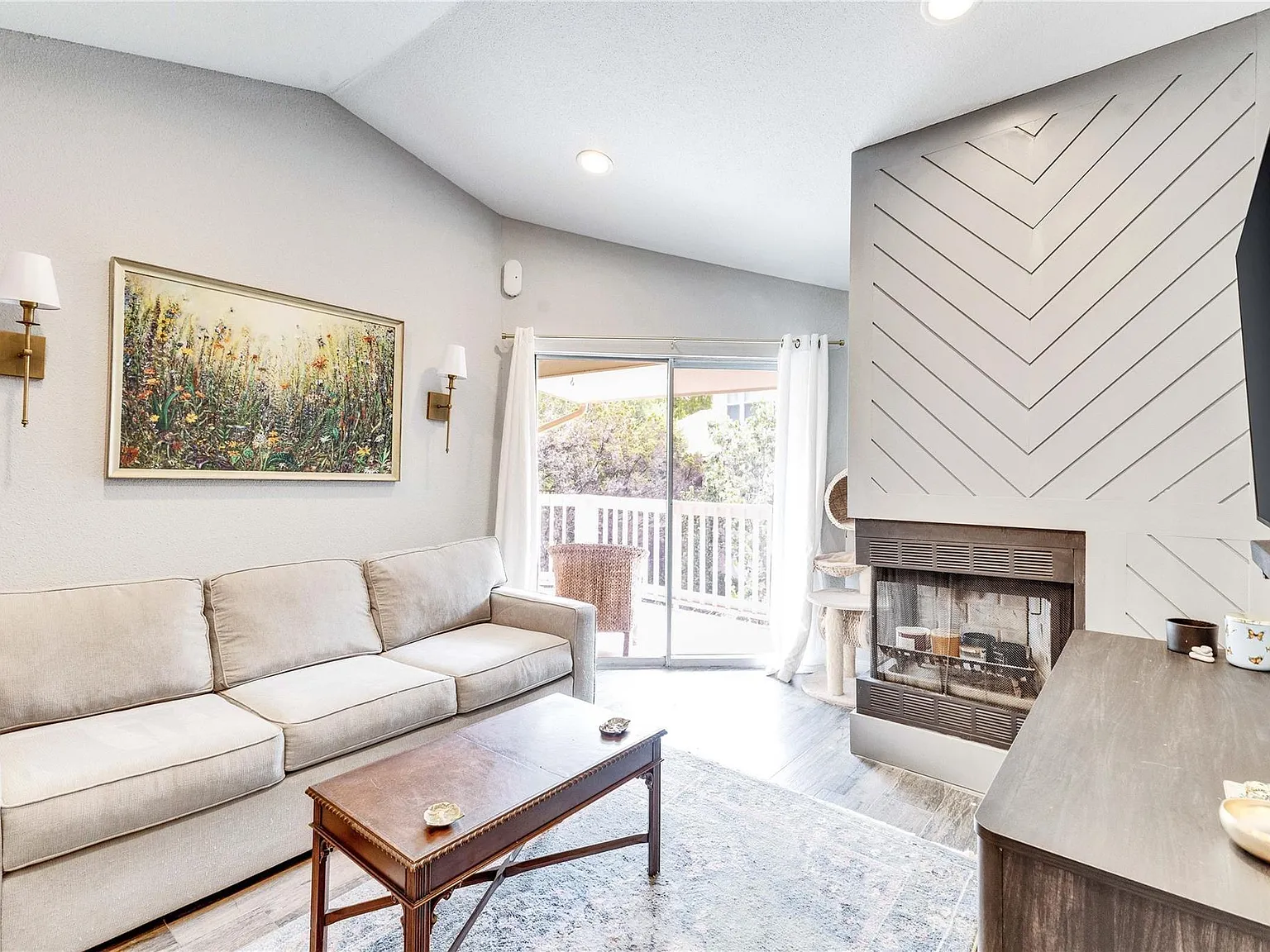1 bed, 1.0 bath, 704 sqft, $1,400 — Photo 3