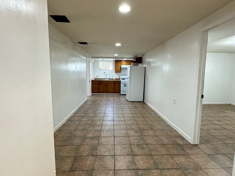 1 Beacon Pl #BASEMENT — Photo 11