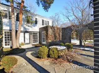 250 Deerfield Rd, Deerfield, IL 60015