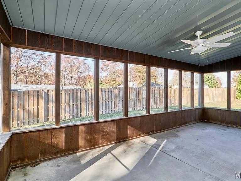 415 Trail Grove Ct — Photo 45