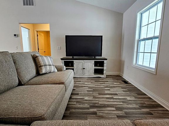 4th image of 165 Zachary Dr