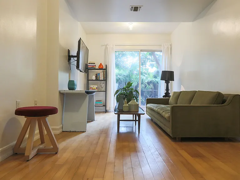 314 1/2 N Alfred St — Photo 2