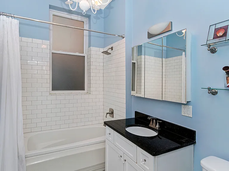 4022 N Clarendon Ave #201 — Photo 13
