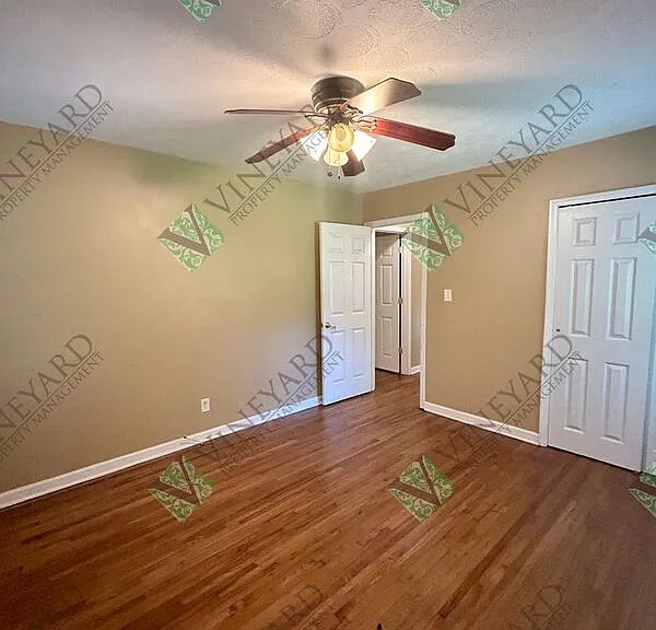 4306 Hillcrest Dr — Photo 14